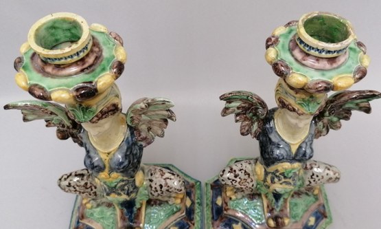 Restauratie van twee aardewerken Griffioen kandelaars