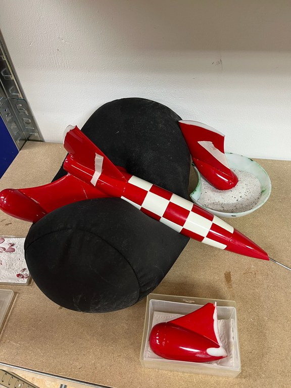 Kunststof reparatie van uw favoriete stripfiguren 4.JPG
