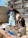 Pottenbakken in Hilversum en op Bali - van restaurator tot draaier