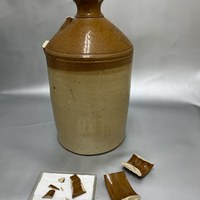 Kintsugi restauratie aan steengoed kruik  1.JPG
