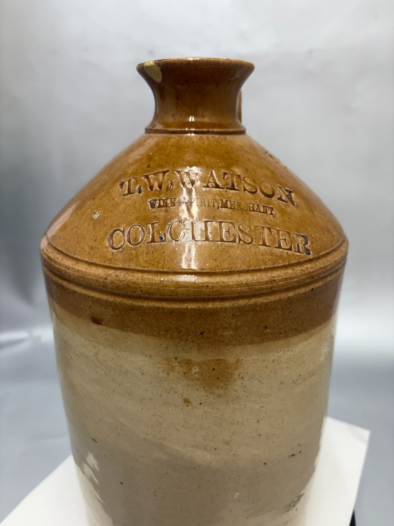 Kintsugi restauratie aan steengoed kruik  2.jpg