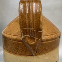 Kintsugi restauratie aan steengoed kruik  3.jpg