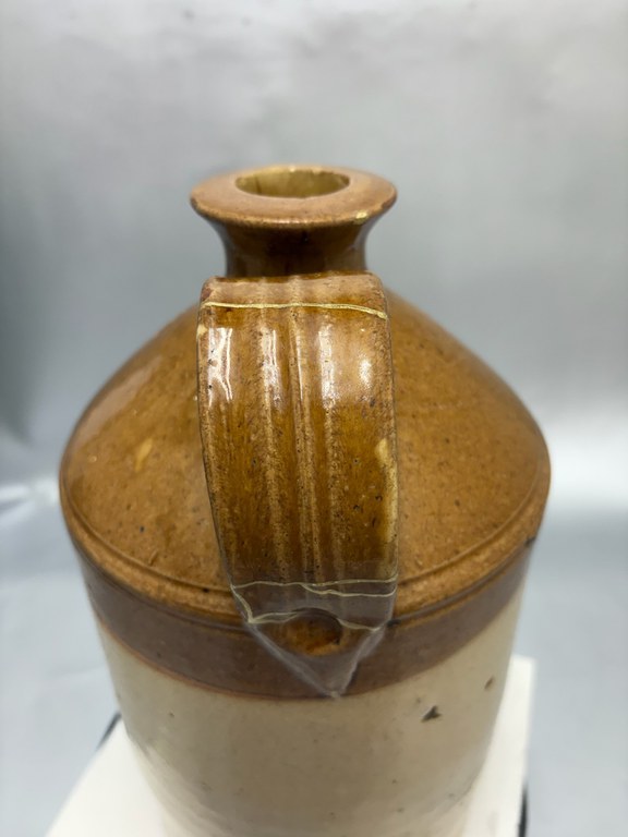 Kintsugi restauratie aan steengoed kruik  4.jpg