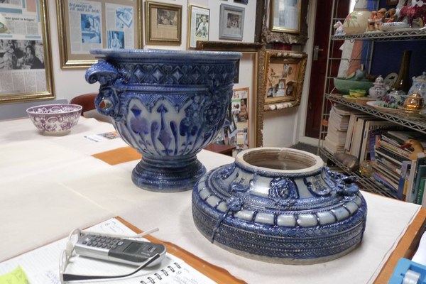 Restauratie zuil van aardewerk