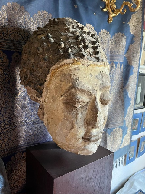 Steengoed Restauratie van Boeddhabeeld 8.JPG